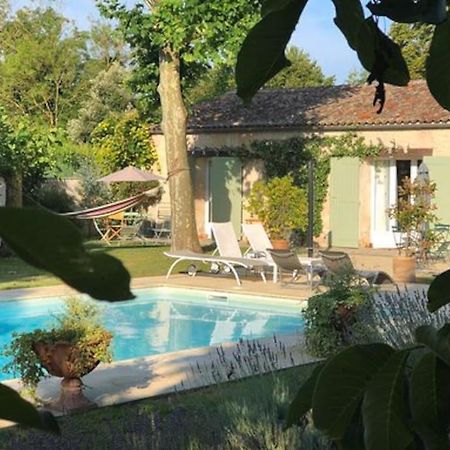 Gite 2-4 Couchages Situe Dans Un Magnifique Jardin Saint-Vivien  Kültér fotó
