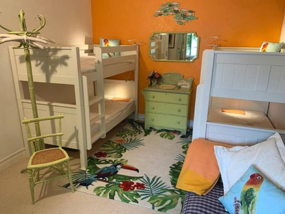 Gite 2-4 Couchages Situe Dans Un Magnifique Jardin Saint-Vivien  Kültér fotó