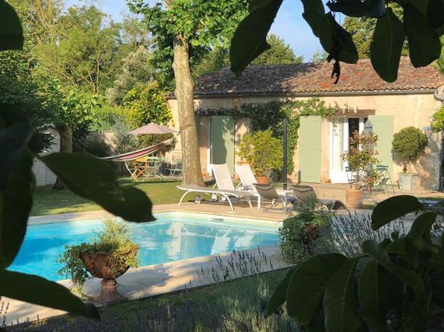Gite 2-4 Couchages Situe Dans Un Magnifique Jardin Saint-Vivien  Kültér fotó