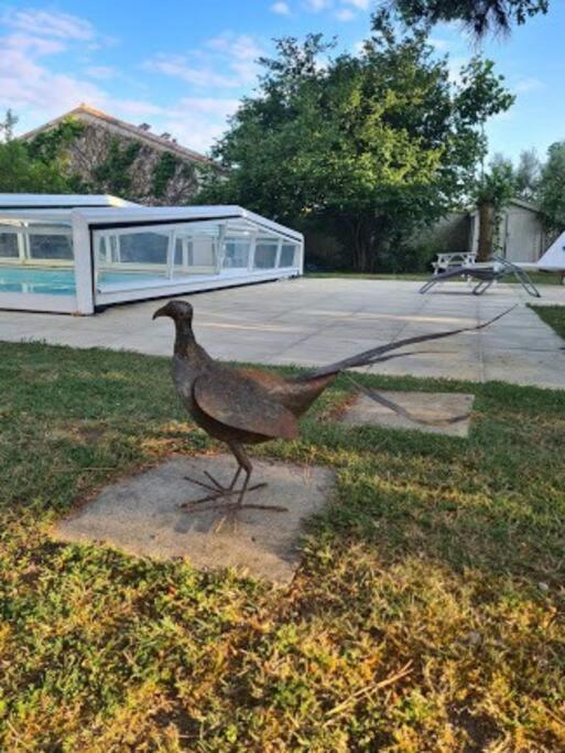 Gite 2-4 Couchages Situe Dans Un Magnifique Jardin Saint-Vivien  Kültér fotó